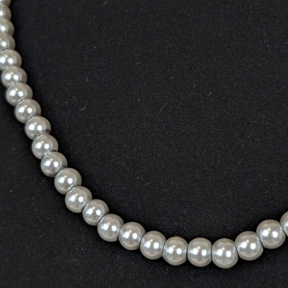 (2/$20) Grey Metallic Faux Pearl Necklace - Picture 3 of 5